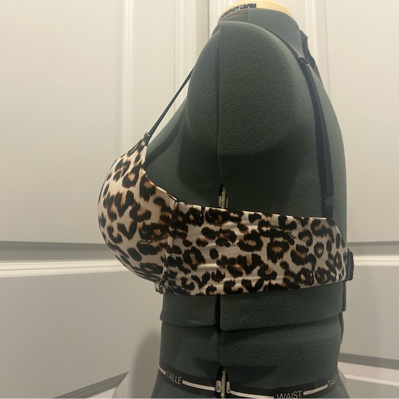 Victoria's Secret Very Sexy Push-Up Leopard Print Bra with Black Straps - Picture 3 of 4